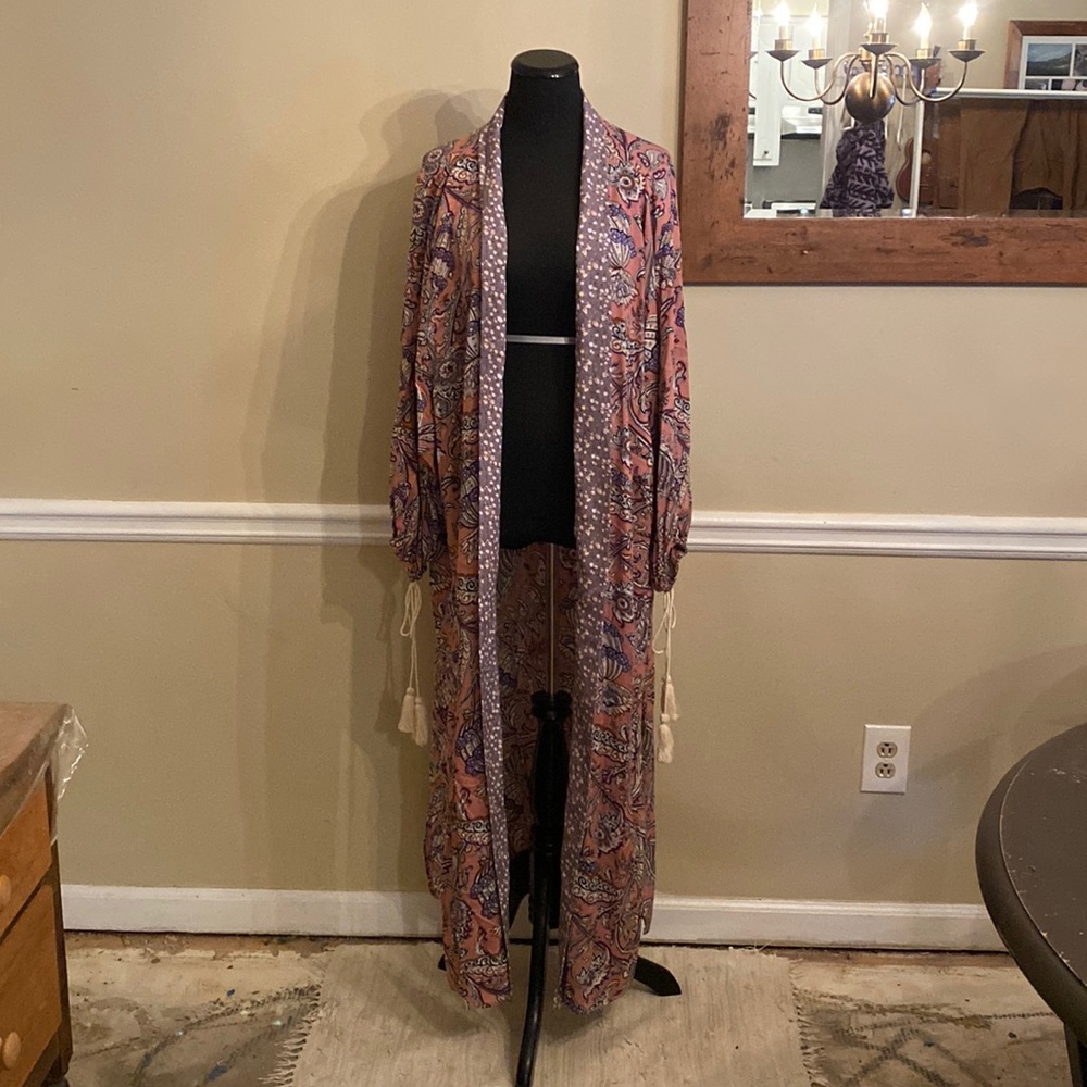 Floral GiGiO kimono. From Three Bird Nest. Full length kimono. Worn once.